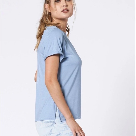 NUX Back talk open crisscross strap back silky top baby blue tee deep V sz L LG - Picture 9 of 9